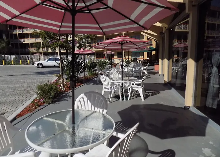 Ramada By Wyndham Burbank Airport